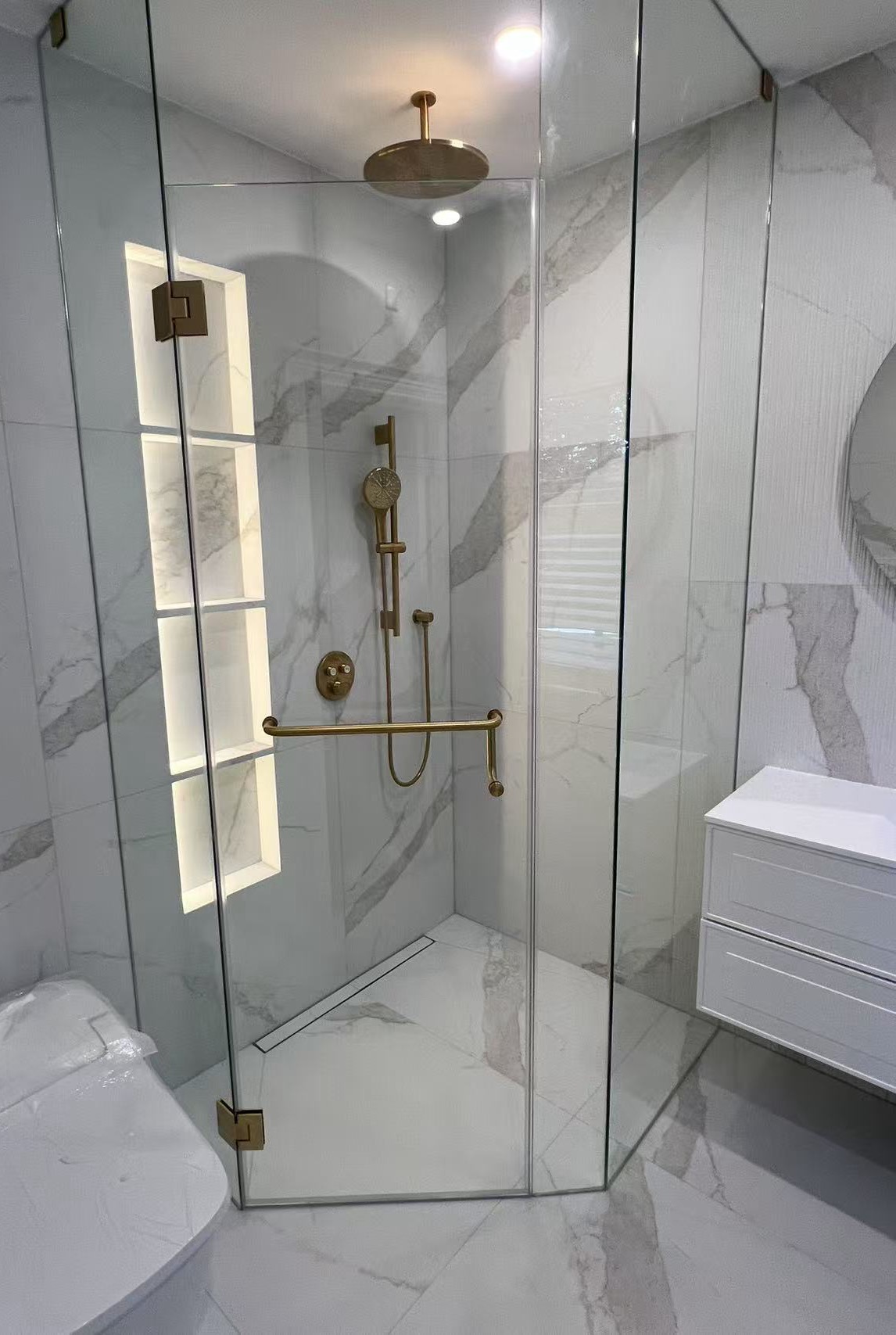 Diamond shape shower