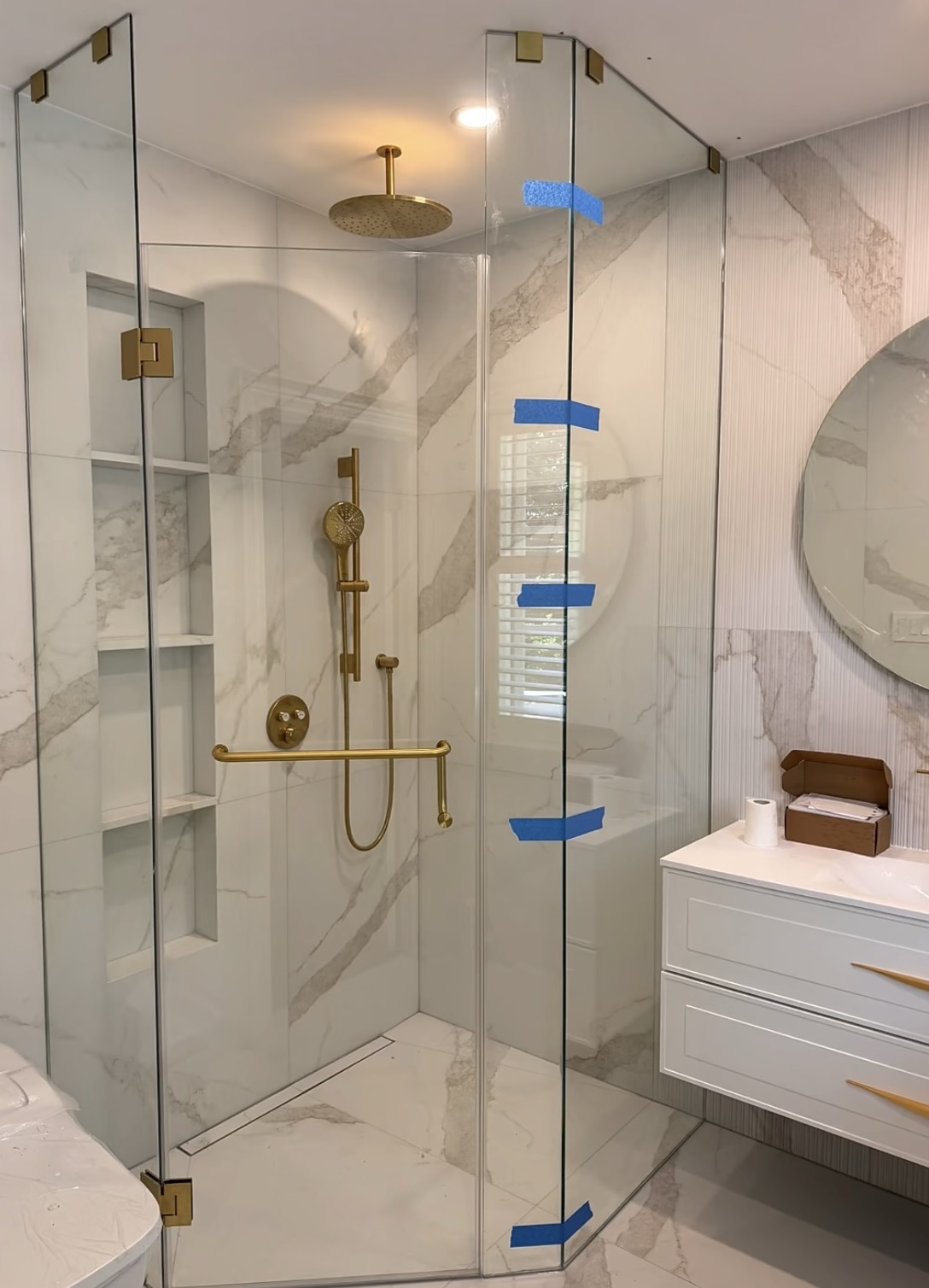 Diamond shape curbless shower